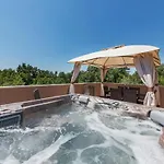 Cozy Apartment In Porec With Wifi * بوريتش