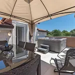 شقة Cozy Apartment In Porec With Wifi بوريتش
