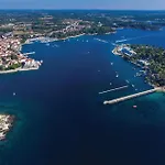 Cozy Apartment In Porec With Wifi بوريتش
