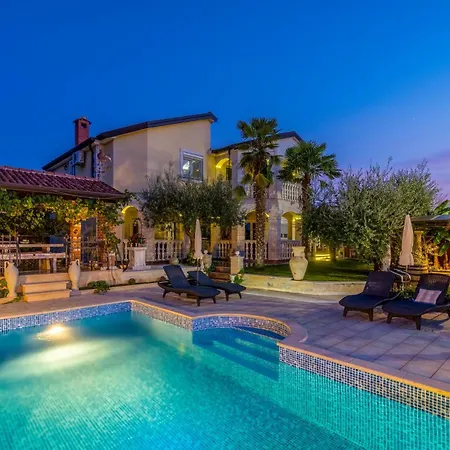 Beautiful Apartment In Porec Apartment Porec