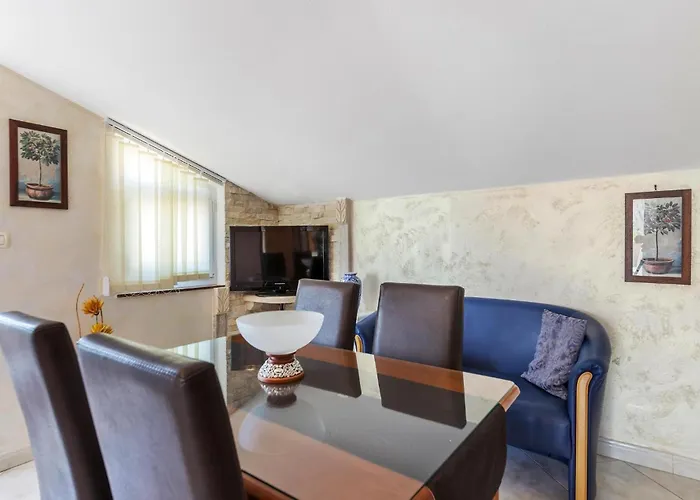 Apartment Beautiful Apartment In Porec *