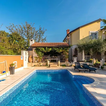 Beautiful Apartment In Porec With Kitchen * Porec