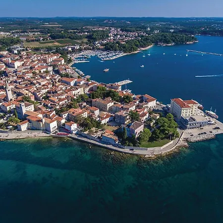 Beautiful Apartment In Porec With Kitchen *